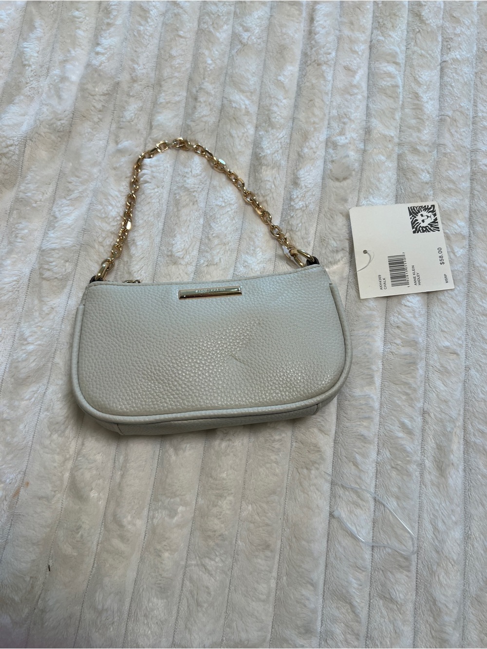 Chic Chain-Handle Women’s Shoulder Bag in Light white/ cream